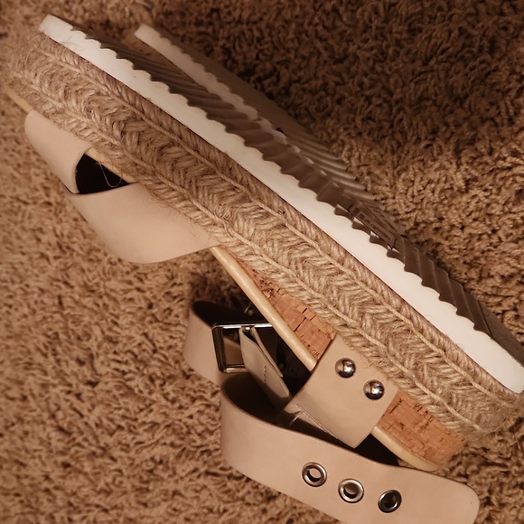 Women's Beige Platform Sandals Size 7.5 - Picture 5 of 13